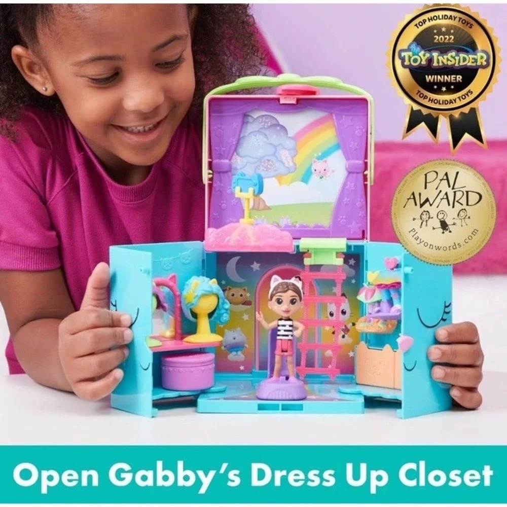 Gabby's Dollhouse Dress Up Closet Playset Gabby Girl, Surprise Accessory